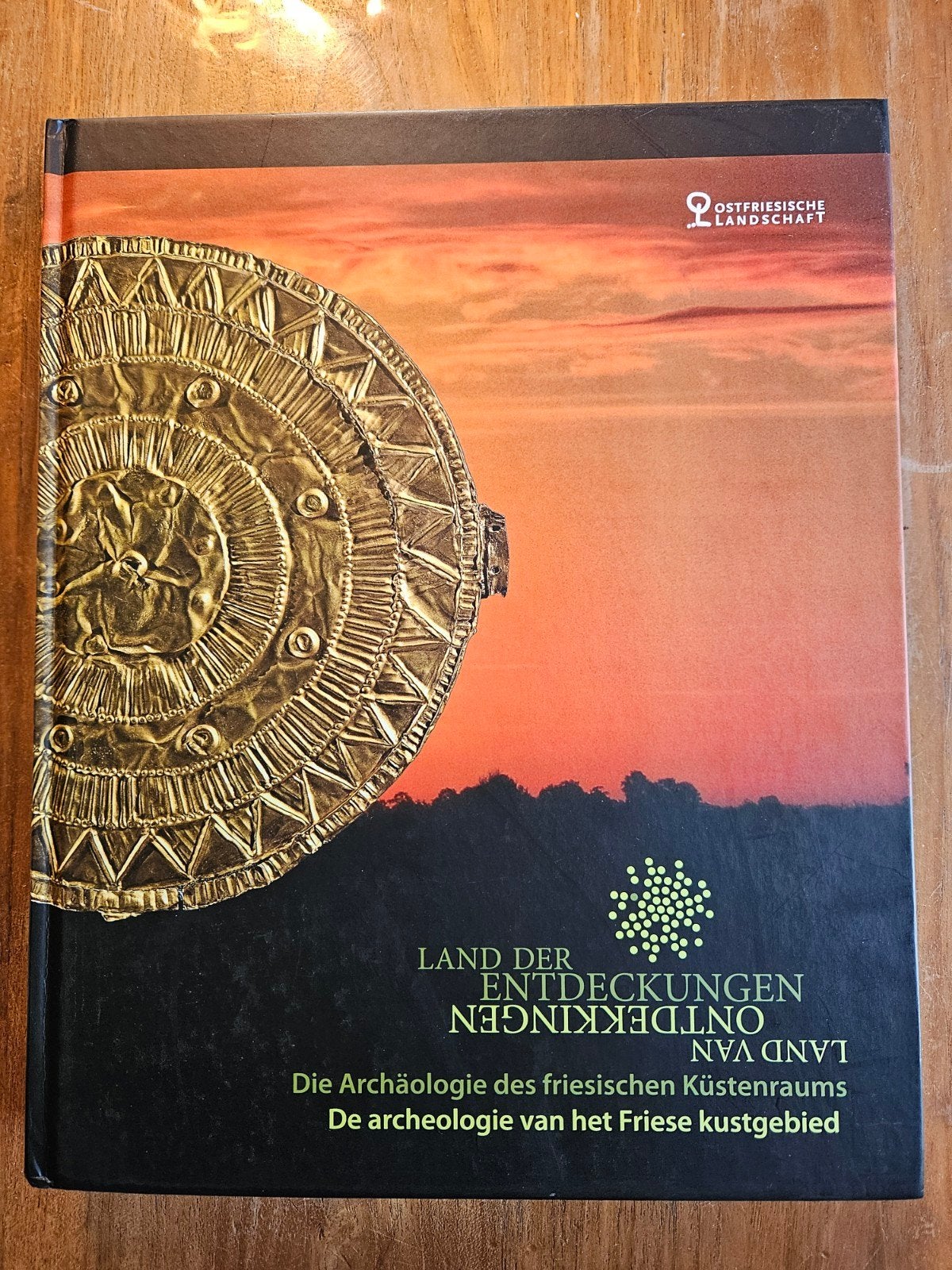 Land der Entdeckungen: Archeologie Friese kustgebied, Ophalen of Verzenden, 20e eeuw of later, Zo goed als nieuw, Diverse auteurs
