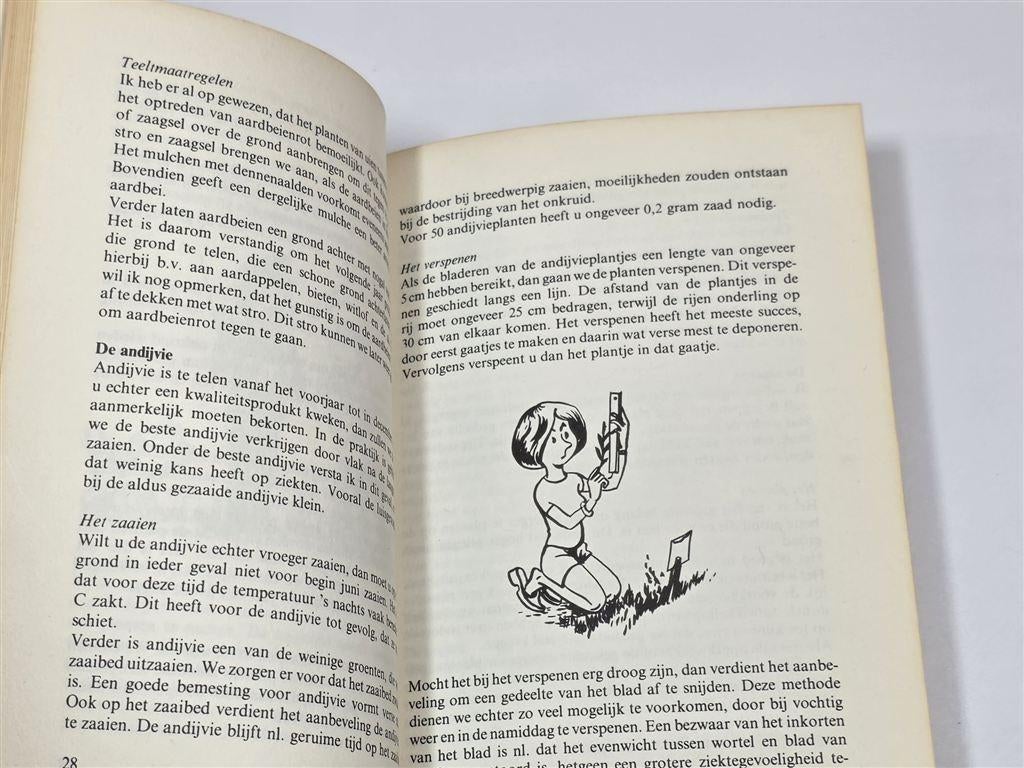 Uit Eigen Tuin op Tafel — Biologisch, Vintage Boek 1976, Ophalen of Verzenden, Gelezen, Moestuin