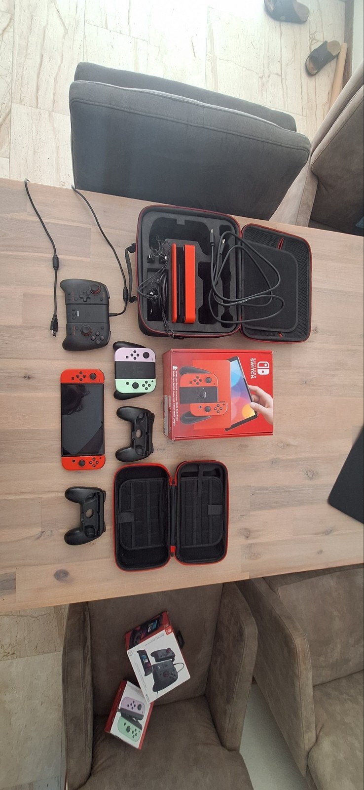 Nintendo Switch OLED met accessoires en game