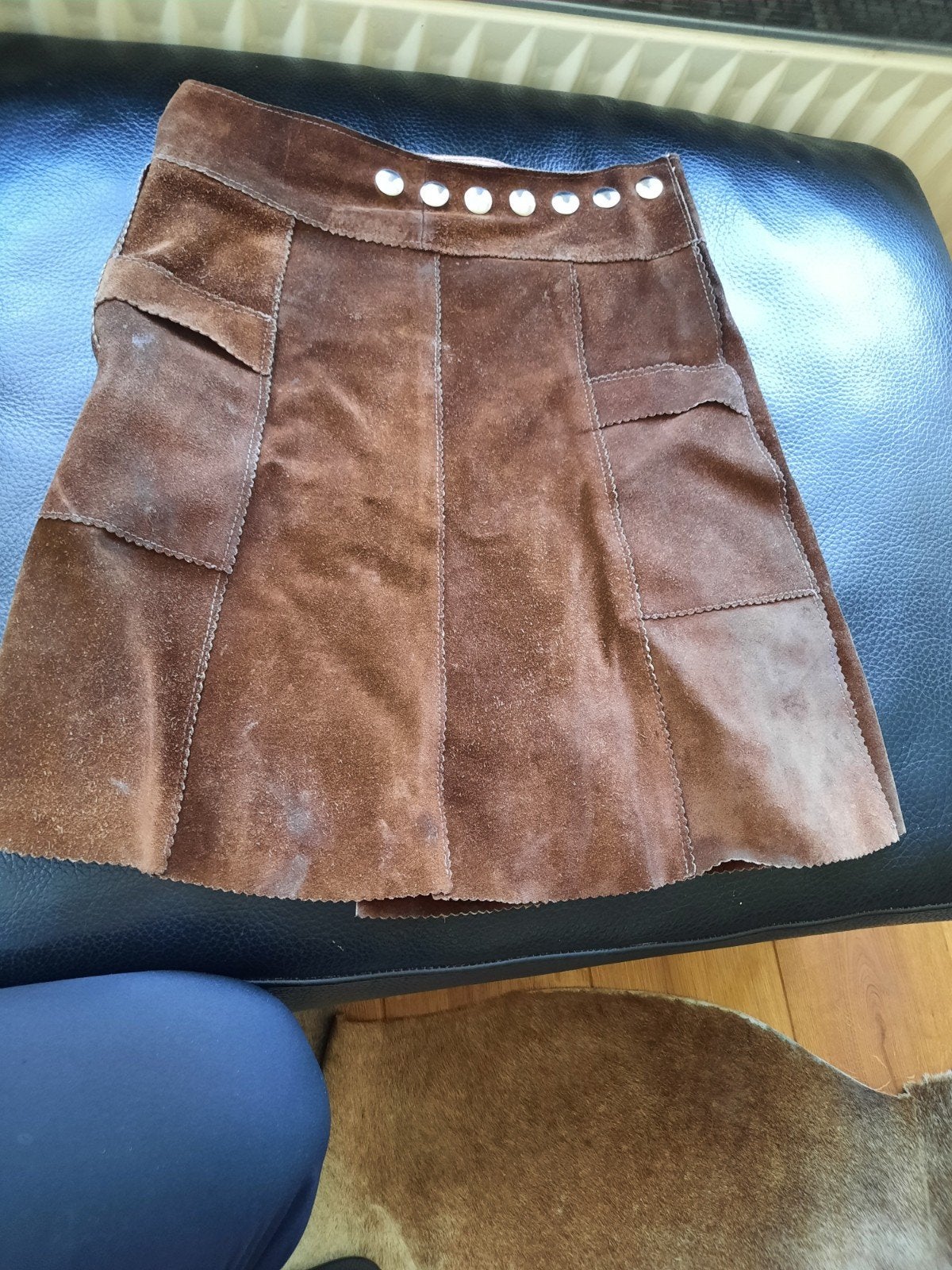 Mooi verstelbare suède rokje voor Oktoberfest maat 34 tm 38, Bruin, Ophalen of Verzenden, Maat 34 (XS) of kleiner, Gedragen