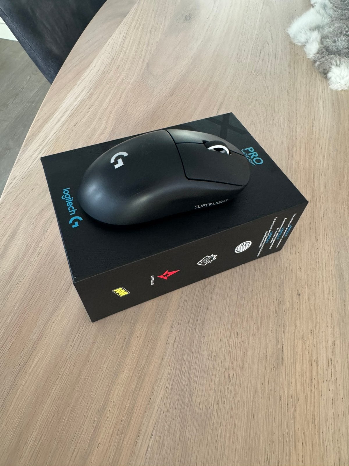 Logitech super light, Computers en Software, Muizen, Ophalen, Zo goed als nieuw