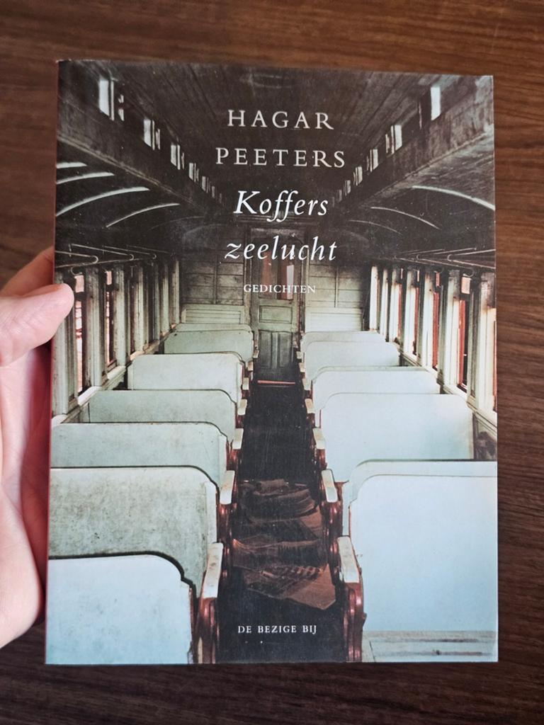 Hagar Peeters - Koffers zeelucht, Gelezen, Ophalen of Verzenden, Hagar Peeters