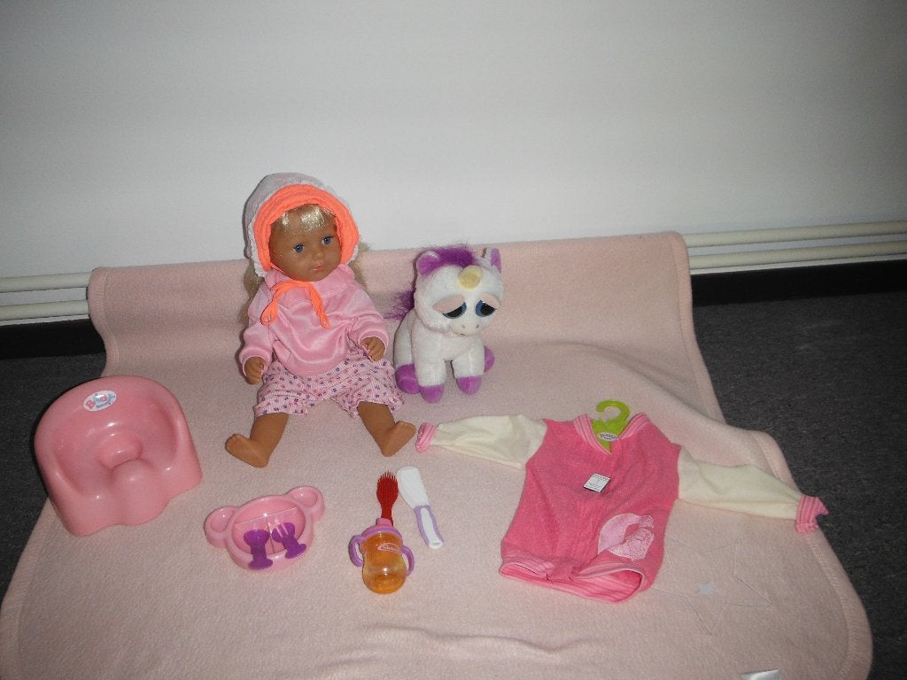 baby born grote  zus met acc, Ophalen, Zo goed als nieuw, Babypop