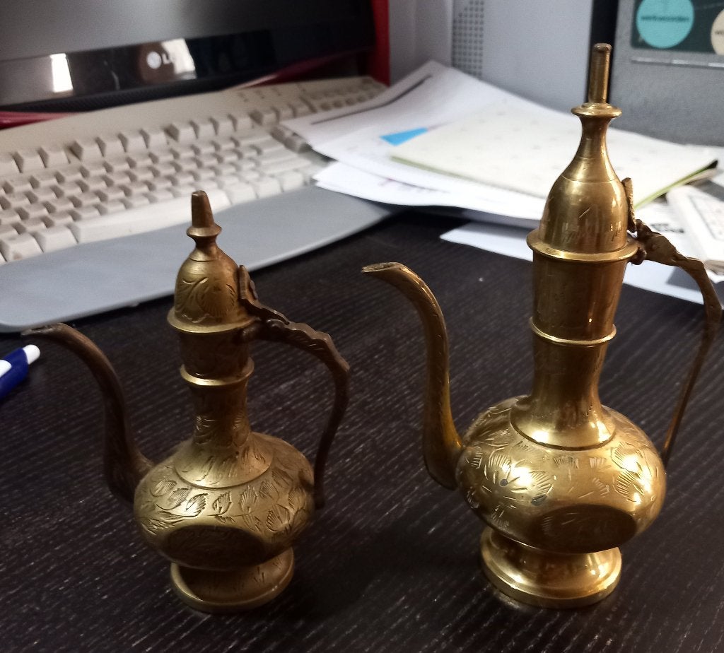 2 messing schenk-kannetjes, Ophalen of Verzenden, Koper