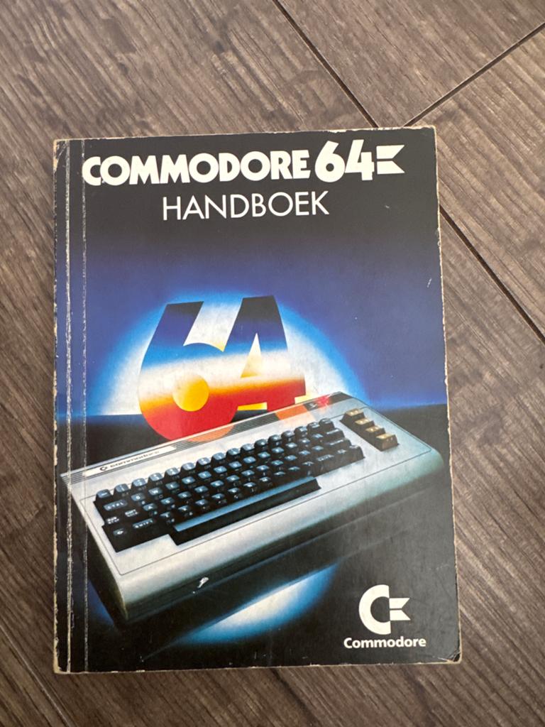 Commodore 64 Handboek - Vintage Computer Handleiding, Boeken, Ophalen of Verzenden, Gelezen, Overige onderwerpen