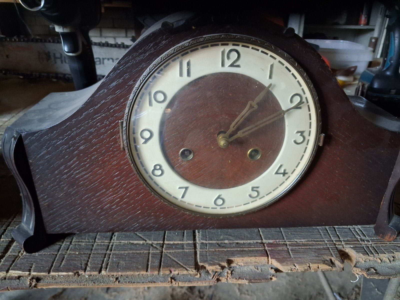Antieke houten schoorsteenklok, Ophalen