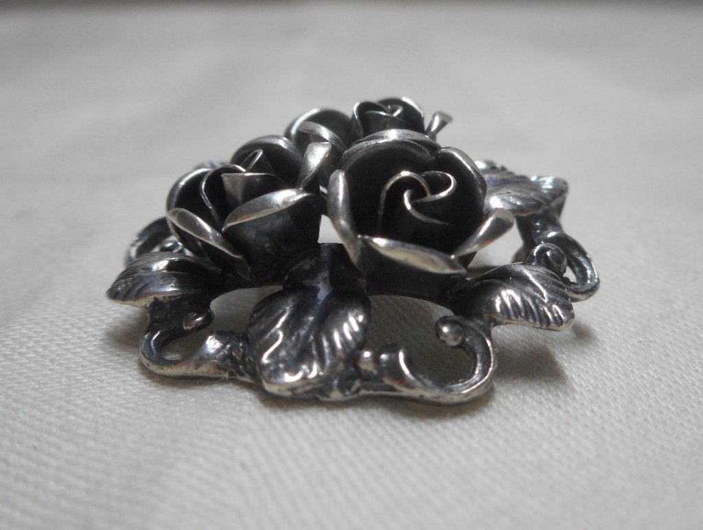 Zilveren Teka broche met roosjes nr.1012, Verzenden, Minder dan 4 cm, Zo goed als nieuw, Zilver