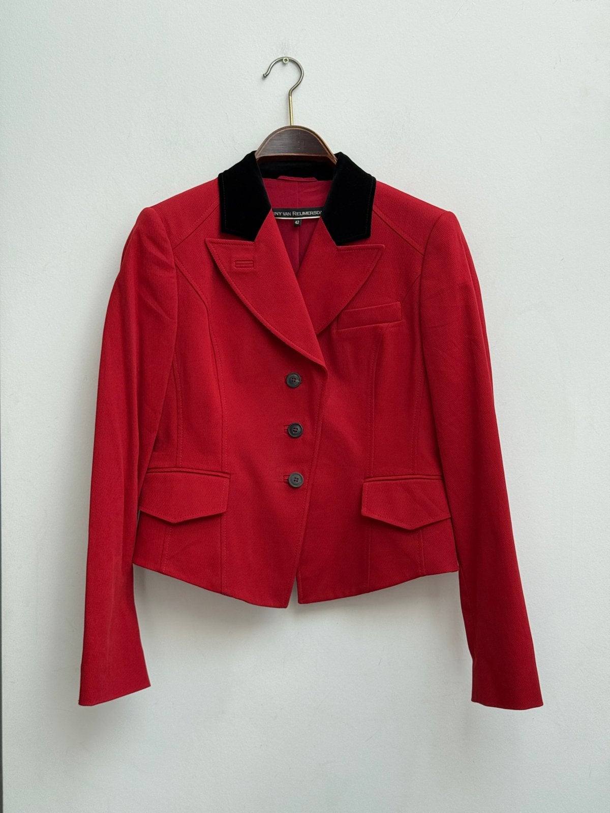 Erny van Reijmersdal Rode Blazer met Fluwelen Kraag Maat 42, Maat 42/44 (L), Ophalen of Verzenden, Zo goed als nieuw, Jasje