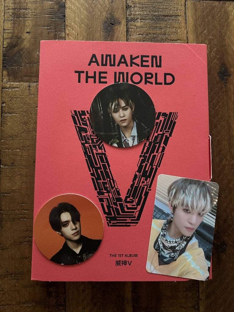 Wayv awaken the world album incl pc, Ophalen of Verzenden, Zo goed als nieuw, Cd of Plaat