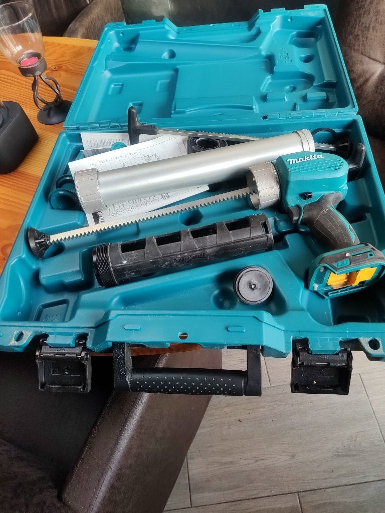 Makita kitspuit 18v, Ophalen of Verzenden, Zo goed als nieuw, Kitspuit, Makita
