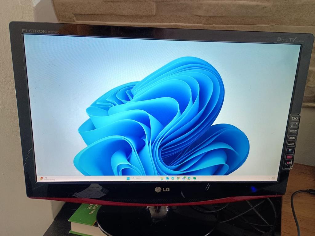 Monitor LG 22 inch beeldscherm gebruikt, Computers en Software, Monitoren, Gebruikt, 60 Hz of minder, HDMI, VGA, Ingebouwde speakers