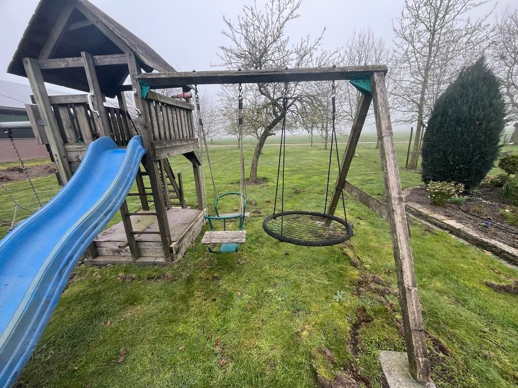 Houten speeltoestel met glijbaan en schommel, Kinderen en Baby's, Speelgoed | Buiten | Speeltoestellen, Ophalen, Gebruikt, Glijbaan