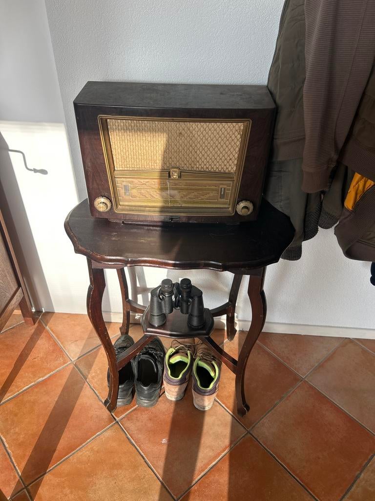 Oude radio met antiek tafeltje - gratis op te halen, Ophalen of Verzenden
