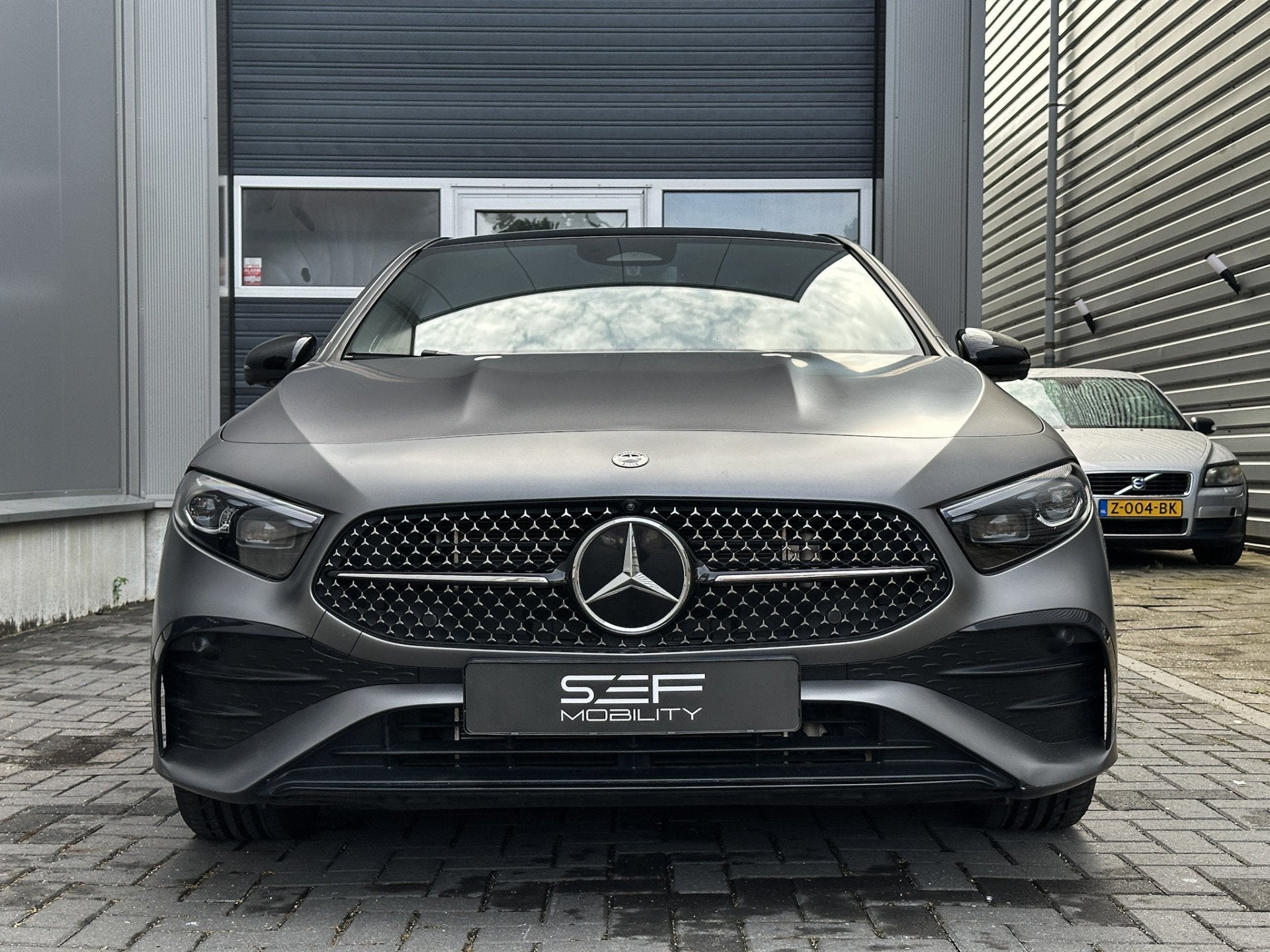 Mercedes-Benz A-Klasse 250 e AMG Line Matgrijs | Pano | 360, Gebruikt, Automatische klimaatregeling, Bedrijf, 273 pk