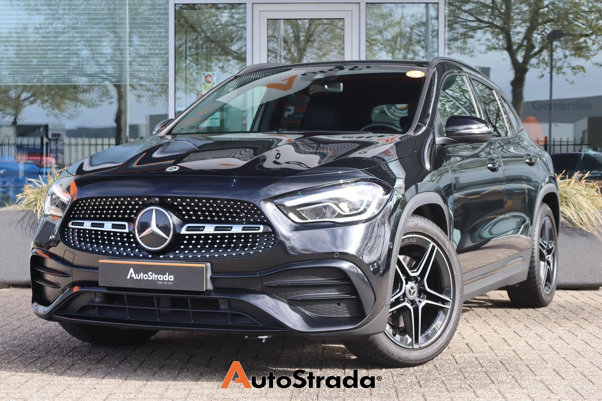 Mercedes GLA 180 AMG-Line | Cruise | Climate | Navigatie | V, Auto's, Mercedes-Benz, Gebruikt, 4 cilinders, Met garantie (alle)