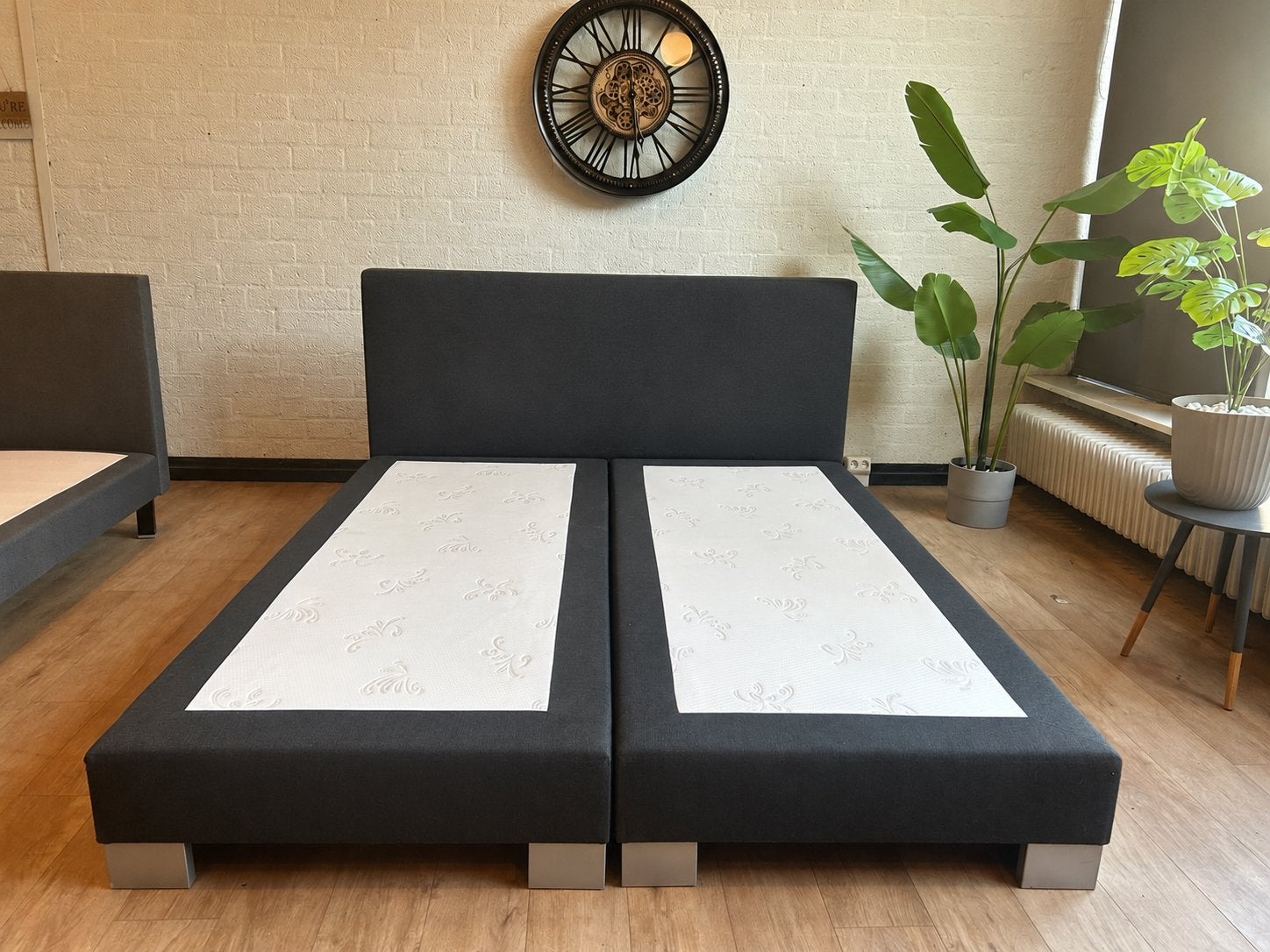 Luxe boxspring 180x210 – prof gereinigd- Proefslaap model
