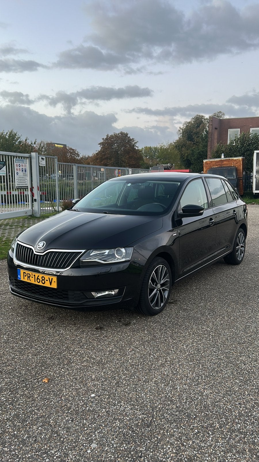 Skoda Rapid 1.4 TDI 66KW Spaceback DSG 2017 Zwart, Auto's, 1160 kg, 620 kg, Zwart, Origineel Nederlands