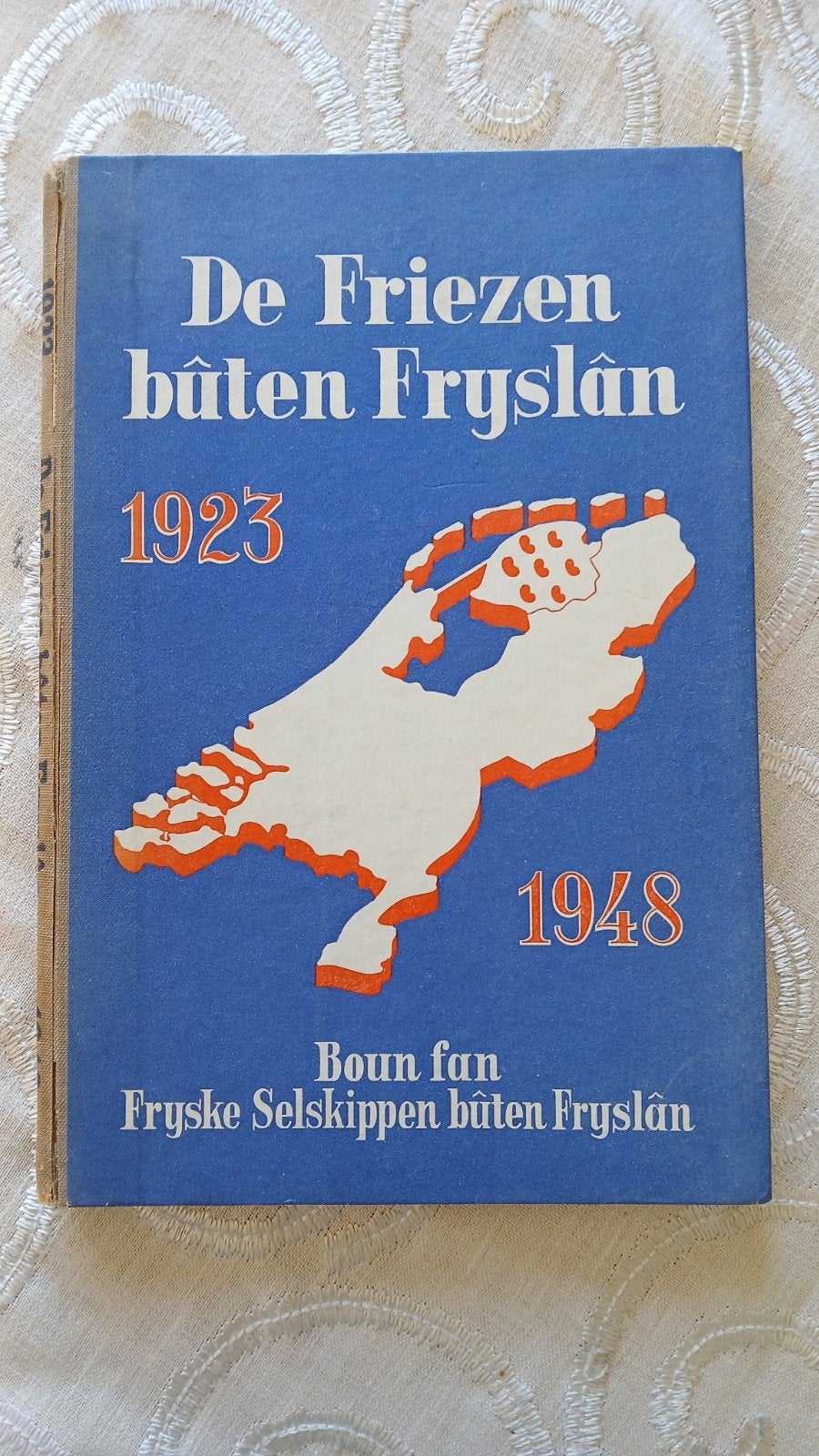 De Friezen bûten Fryslân  1923-1948. Fryske Selskippen, Boeken, Diverse auteurs, Ophalen of Verzenden, 20e eeuw of later, Gelezen