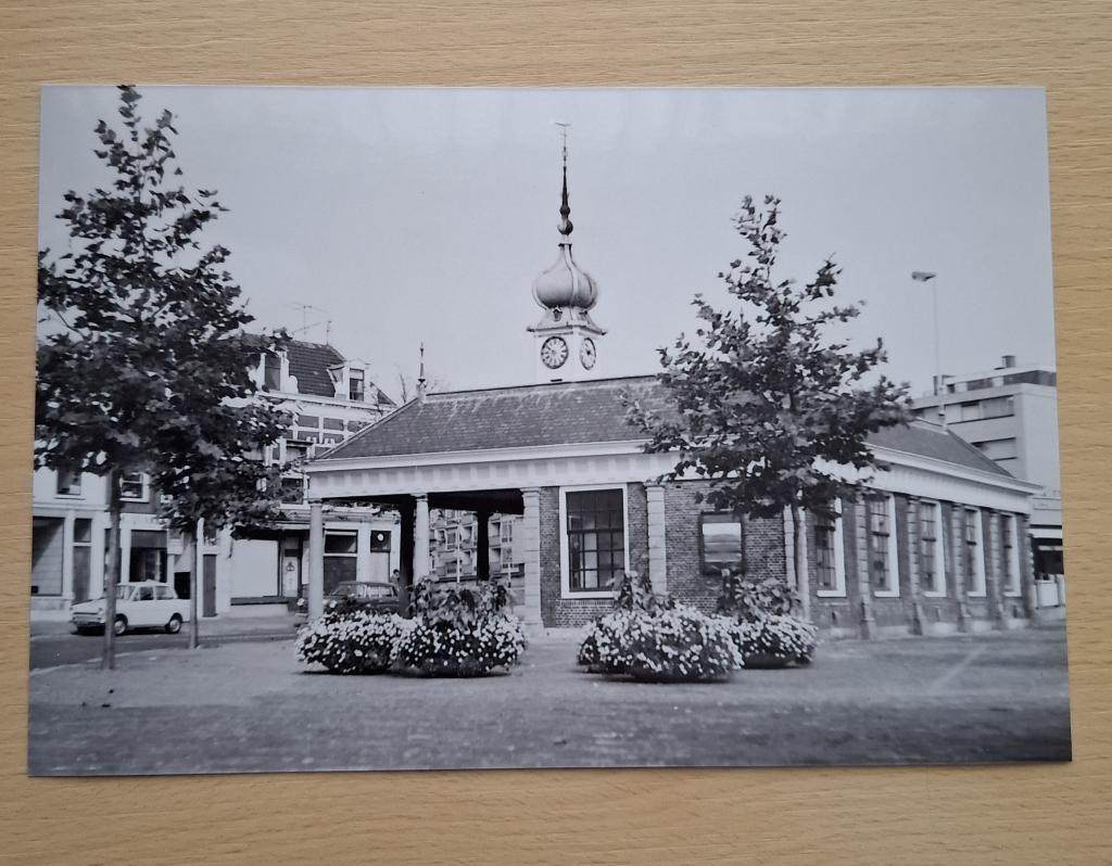 Foto van Visbank Vlaardingen 1973 zwart-wit, 1960 tot 1980, Verzenden, Foto, Nieuw