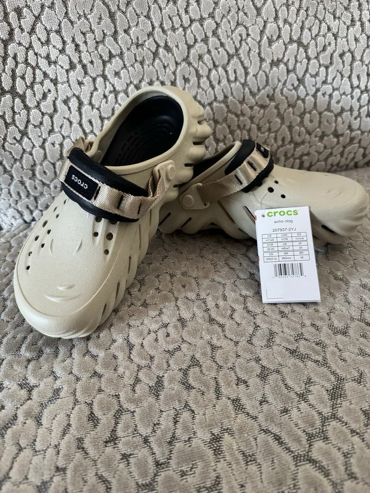 Nieuwe Crocs Echo Clogs - Maat 39 - Beige, Ophalen of Verzenden, Nieuw, Beige, Slippers