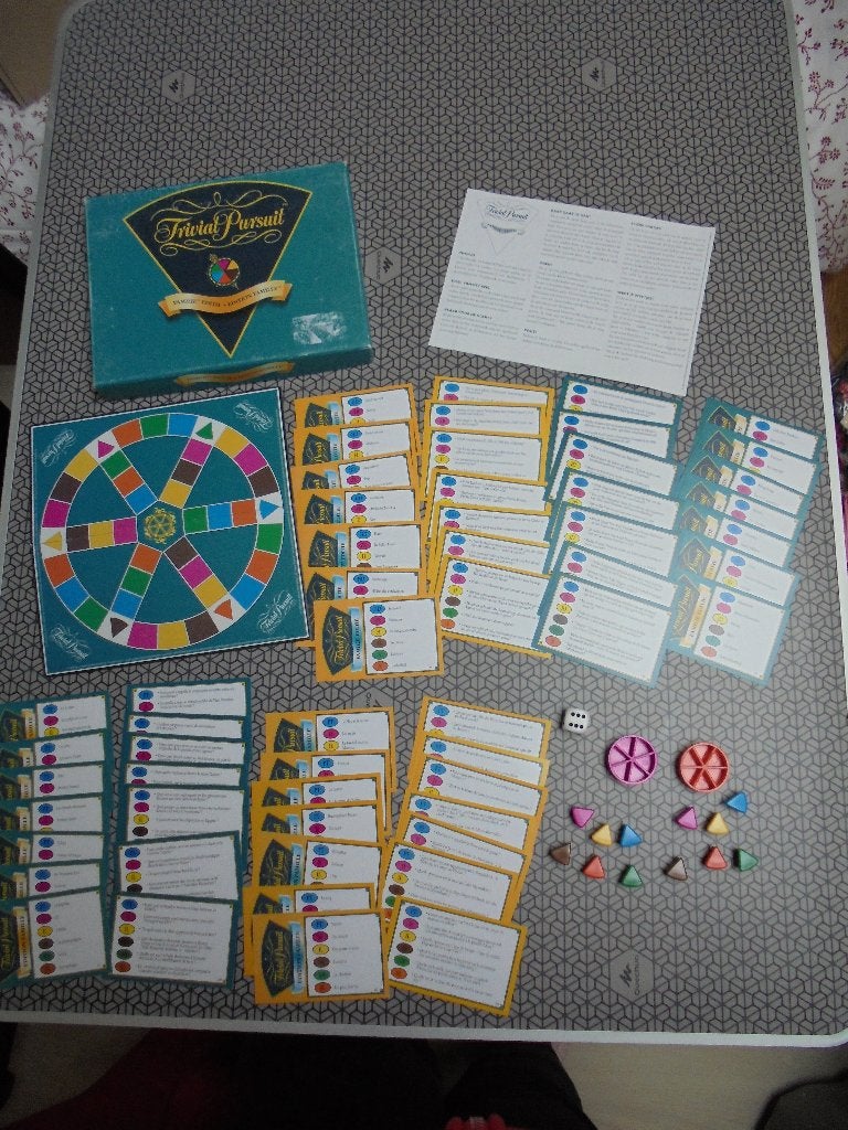 Trivial Pursuit reisspel in Nederlands en Frans, Hobby en Vrije tijd, Ophalen of Verzenden, Zo goed als nieuw
