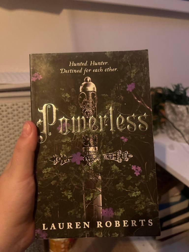 Powerless serie- Lauren Roberts, Ophalen of Verzenden, Zo goed als nieuw