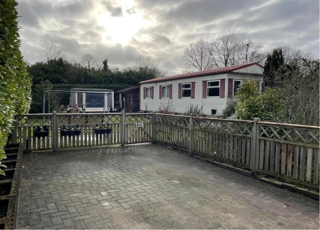 Mooie stacaravan (op caravanpark de Haspel) in Hoeven, Tuin en Terras, Overige Tuin en Terras, Zo goed als nieuw, Ophalen of Verzenden