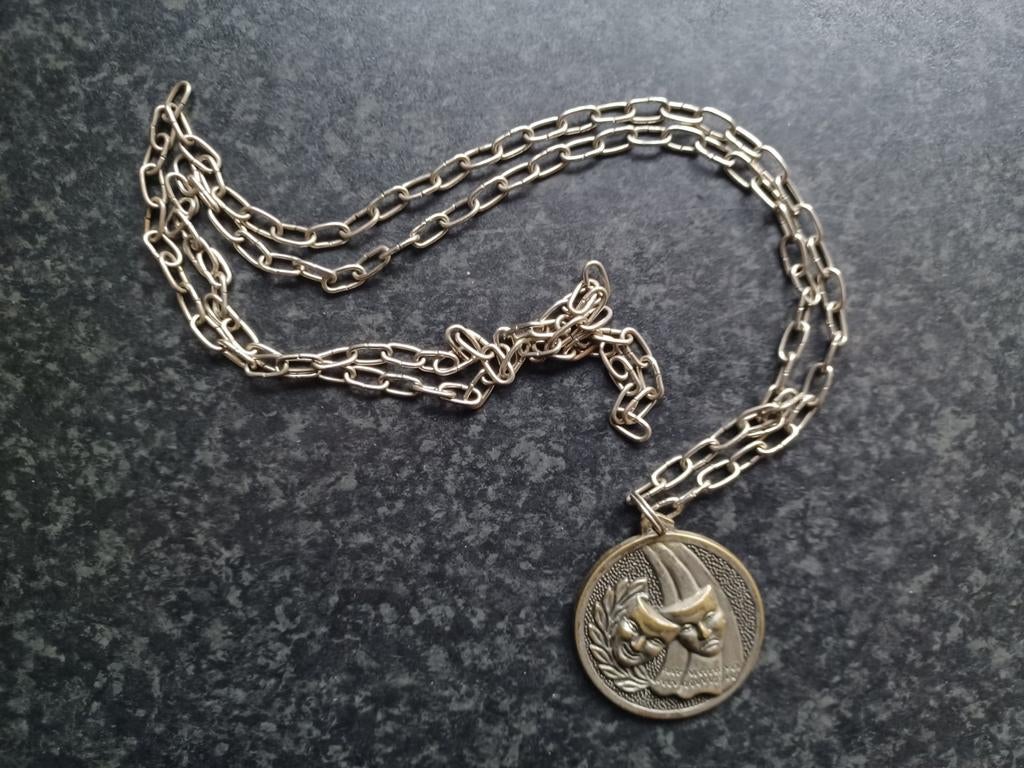 Carnavals medaille CV Peelvrujters aan ketting, Ophalen, Overige materialen, Nederland
