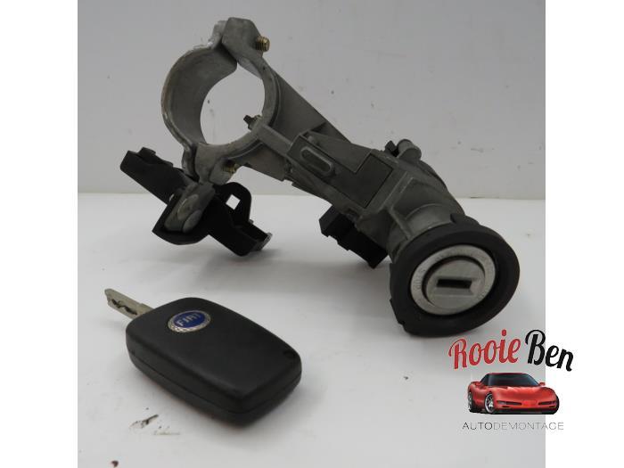 Kontaktslot + Sleutel van een Fiat Punto Grande, Gebruikt, -, -, Ophalen of Verzenden