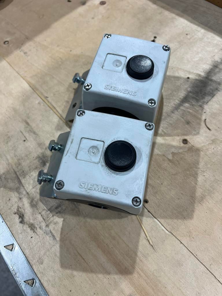 Siemens schakelaar drukknop nieuw 2 stuks, Ophalen, Nieuw, Schakelaar