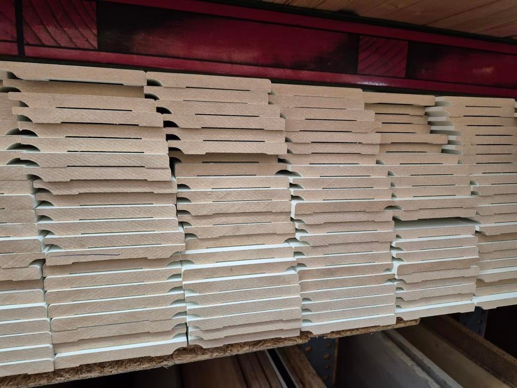 9x90mm vochtwerende plint 240cm semi lak ral9010 AANBIEDING!