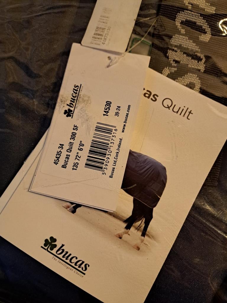 Nieuwe bucas guilt silk feel 300  gram, Dieren en Toebehoren, Paarden en Pony's | Dekens en Dekjes, Ophalen of Verzenden, Nieuw