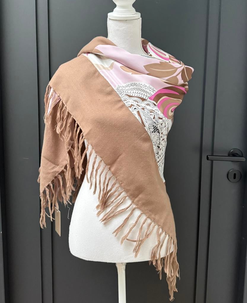 Nieuw! Mucho Gusto 100% wollen grote sjaal, Kleding | Dames, Ophalen of Verzenden, Nieuw, Sjaal