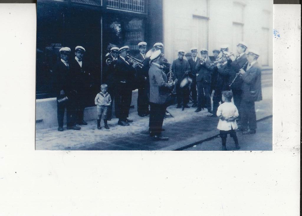 Dordrecht Singel Werkenlozen Muziekkorps  Foto, Verzamelen, Ophalen of Verzenden, Voor 1920, Ongelopen, Zuid-Holland
