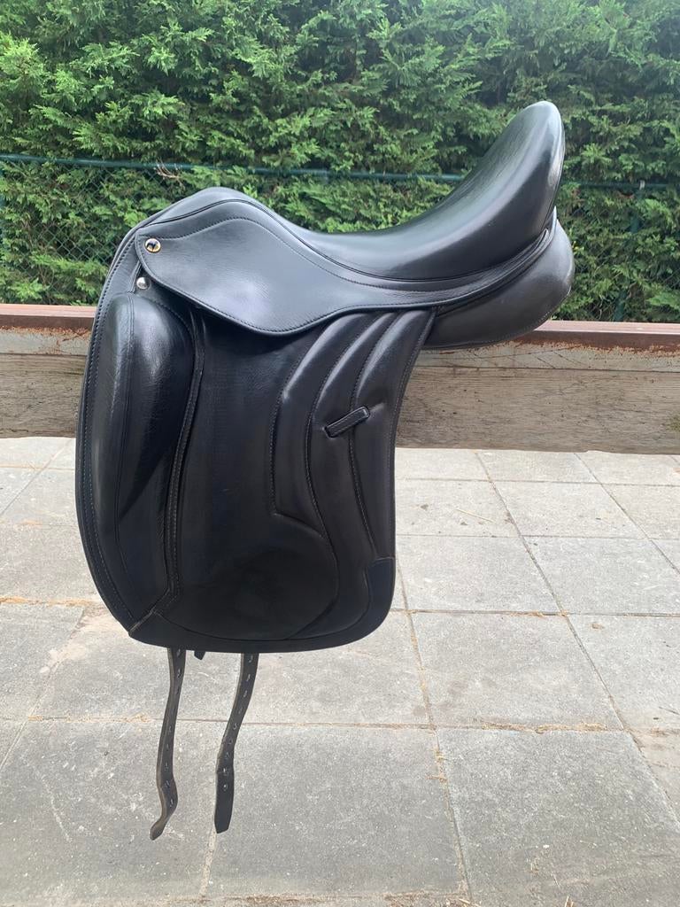 Busse Bozen dressuurzadel 17 inch, Ophalen, Zo goed als nieuw, Dressuur