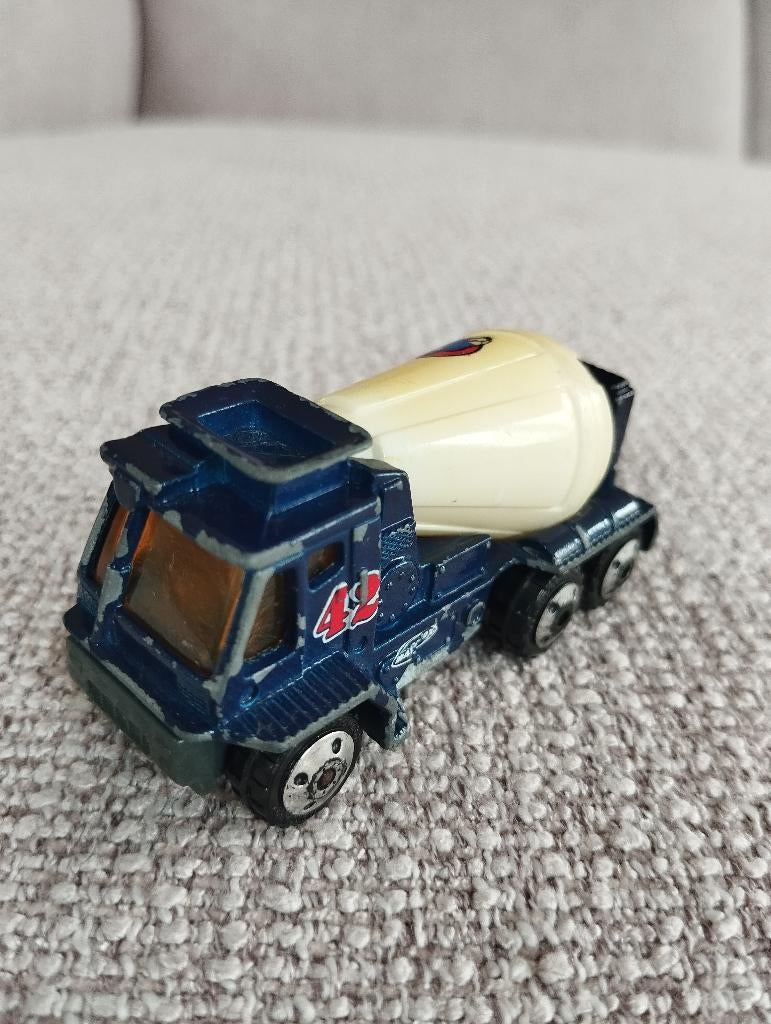 Model vrachtwagen Matchbox cement mixer truck, Hobby en Vrije tijd, Modelauto's | 1:87, Ophalen of Verzenden, Gebruikt, Bus of Vrachtwagen