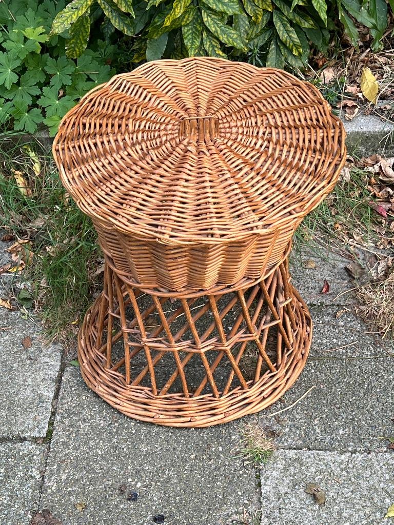 Vintage wilgentenen mand/tafeltje/krukje rotan, Huis en Inrichting, Woonaccessoires | Schalen en Manden, Gebruikt, Mand, Ophalen of Verzenden