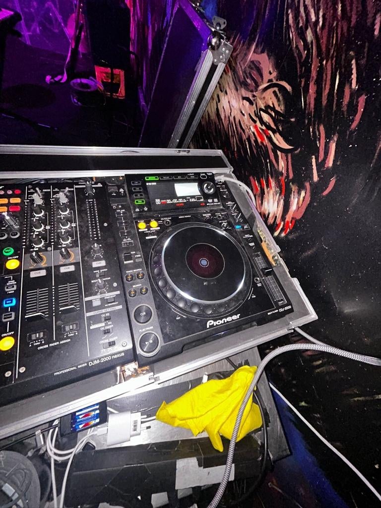 CDJ 2000 plus 2x DJM 2000 Nexus in Flightcase., Muziek en Instrumenten, Dj-sets en Draaitafels, Ophalen, Gebruikt, Dj-set, Pioneer