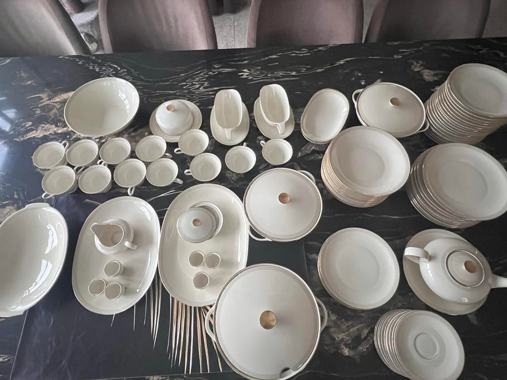 Heinrich Anmut Goldene Medaille Servies 90-delig, Antiek en Kunst, Ophalen