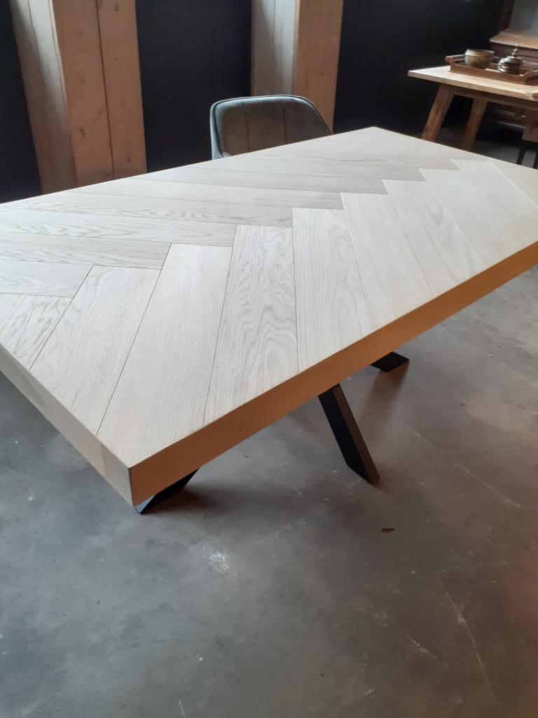 Eiken visgraad tafel,met matrix onderstel.NIEUW., Ophalen, 100 tot 150 cm, Eikenhout, Nieuw