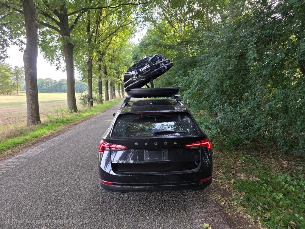 Te huur: 650 liter Dakkoffer Skikoffer Skibox Thule Atlantis, Auto diversen, Ophalen, Zo goed als nieuw