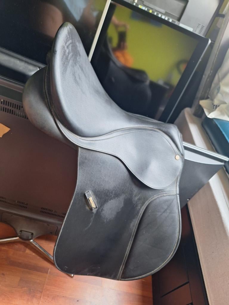 Wintec 17,5 inch veelzijdigheidszadel, Dieren en Toebehoren, Paarden en Pony's | Zadels, Ophalen of Verzenden, Zo goed als nieuw