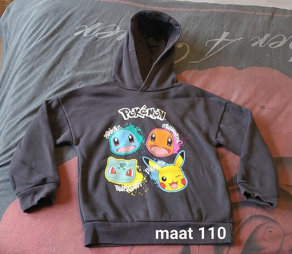 Pokémon trui maat 110 (valt als 104), Kinderen en Baby's, Kinderkleding | Maat 110, Ophalen, Zo goed als nieuw, Jongen of Meisje