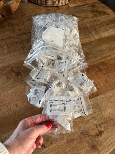76 stuks Cat6  RJ45 koppelstukken, nieuw in verpakking., Computers en Software, Pc- en Netwerkkabels, Nieuw, Ophalen of Verzenden