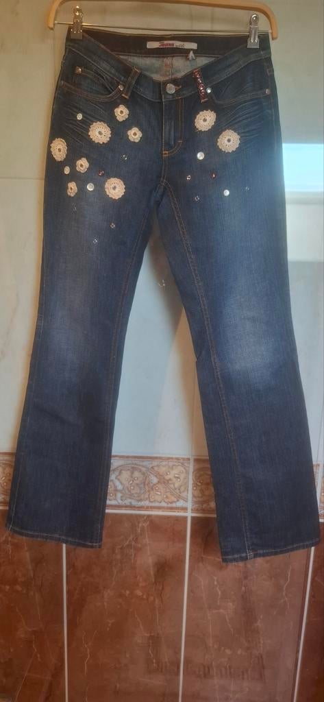 Leuke jeans met bloemen applicaties maat 38/32, Guess, Blauw, Overige jeansmaten, Ophalen of Verzenden