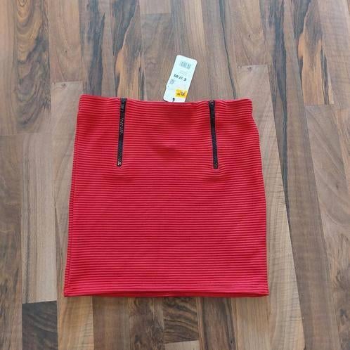 Rode rok van Coolcat, Maat S, nieuwe, Kleding | Dames, Rokken, Maat 38/40 (M), Nieuw, Ophalen of Verzenden, Boven de knie