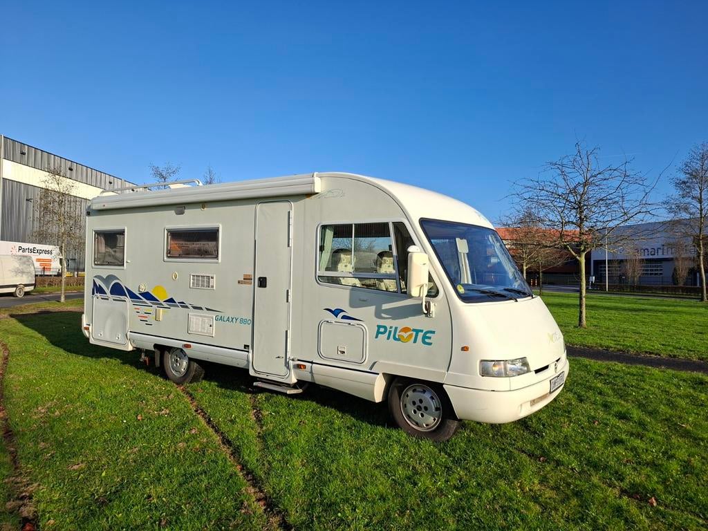 Fiat 230 pilote ruime 6 pers camper met airco, Caravans en Kamperen, Campers, Particulier, Half-integraal