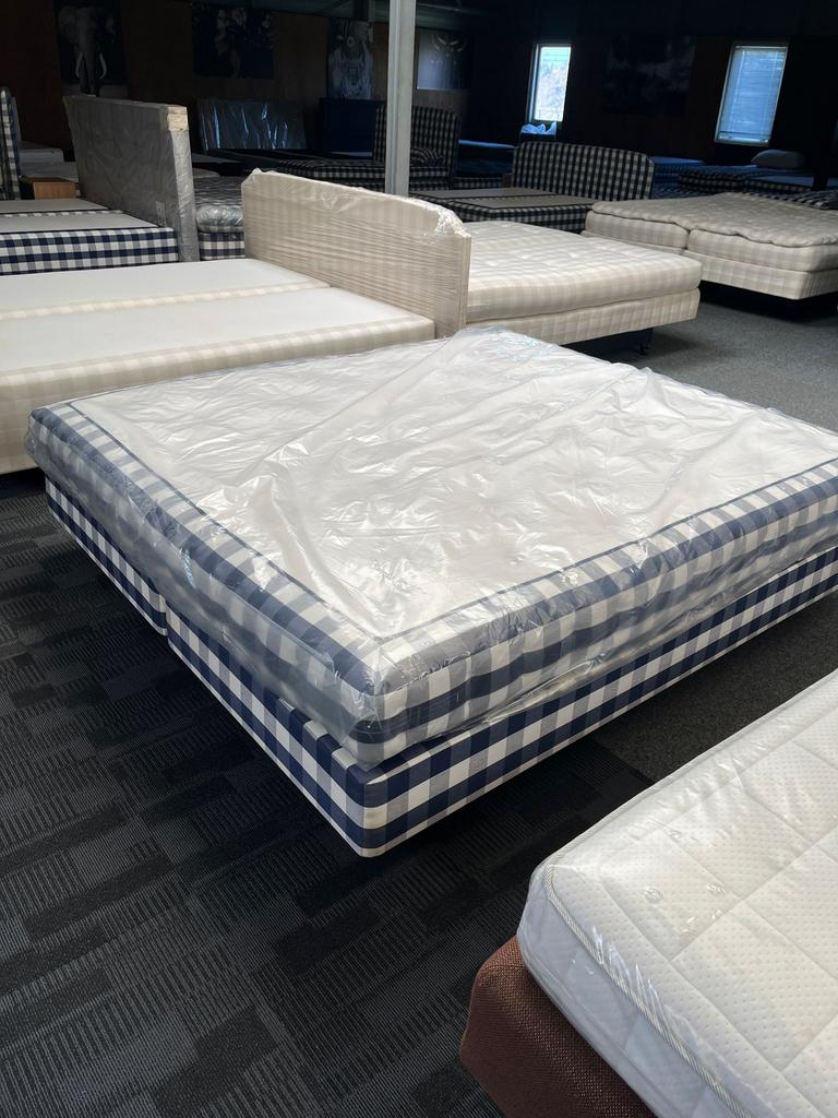 Nieuwe Hästens boxspring 180x210 inc topper bjx, Ophalen, 210 cm, 180 cm, Nieuw