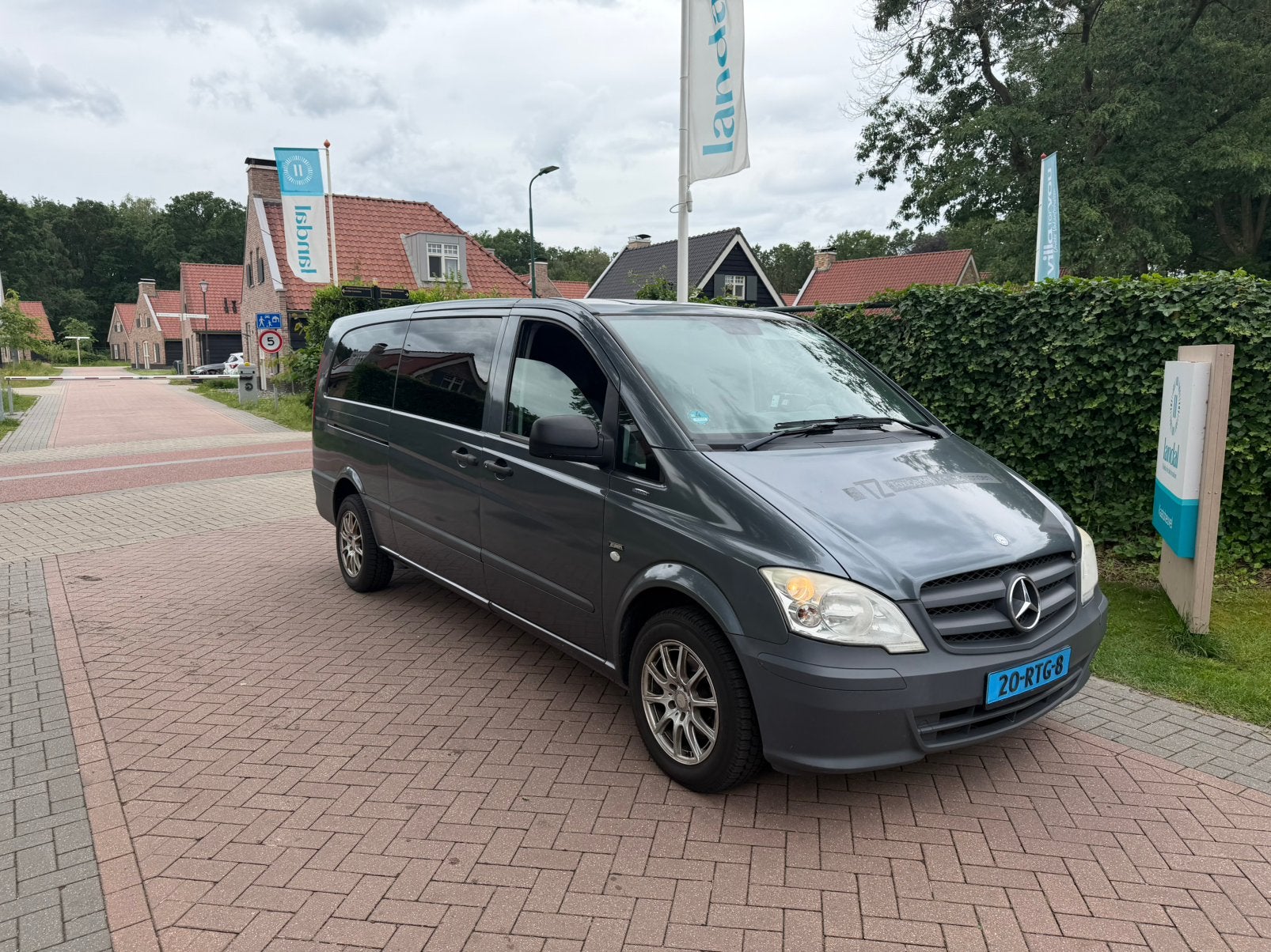 Mercedes-Benz Vito 2.1 110 CDI XL 2011 Grijs, Auto's, Mercedes-Benz, 13 km/l, Achterwielaandrijving, 2000 kg, 255 €/maand