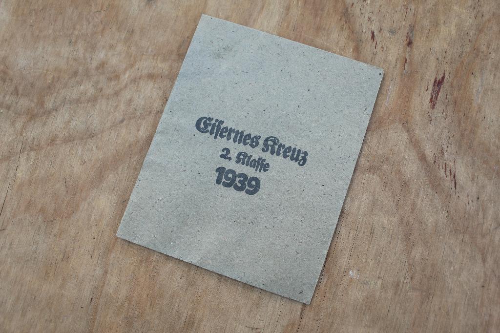 + Duitse EKII 2e Klasse Zakje IJzeren Kruis Duitsland +, Verzamelen, Ophalen of Verzenden, Duitsland, Lintje, Medaille of Wings